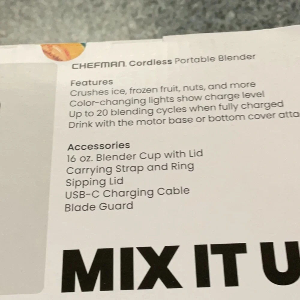 Chefman smoothie blender. 16 ounce. Rechargeable. New.